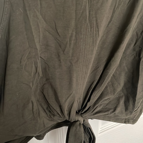 Lululemon crop top - Picture 2 of 4